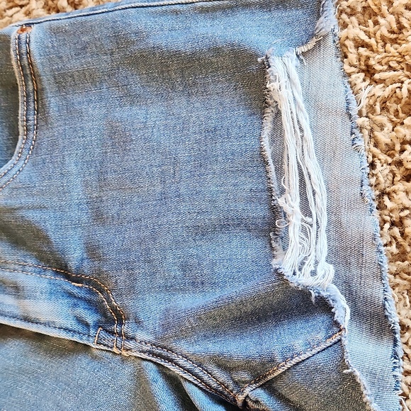 Levis's lightweight distressed jean shorts womans size 25 - Picture 2 of 11